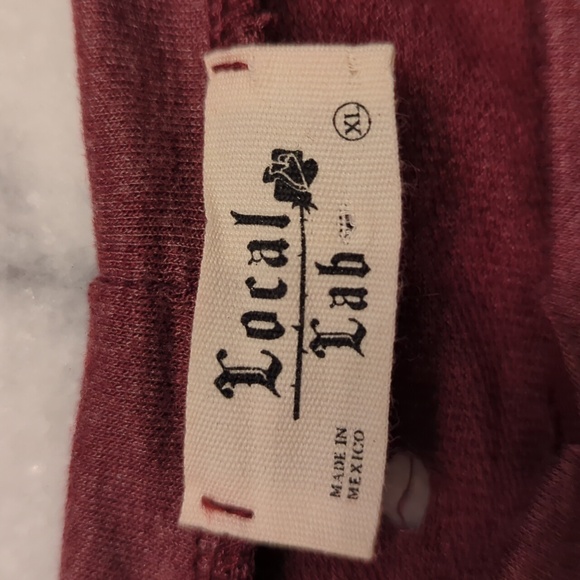 Local Lab Women's T- Shirt XL 3D Rose Embroidered Factory Distressed Holes NWOT - Picture 9 of 12